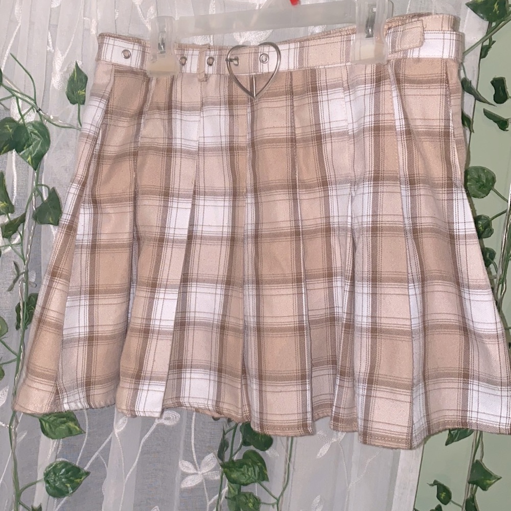 Light academia plaid pleated skirt with side zipper and an adjustable heart belt